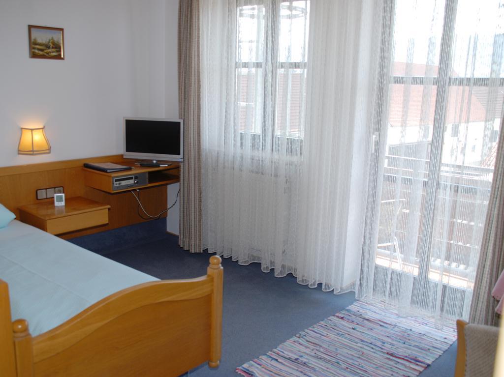 Zum Brau-Toni Hotel Dietfurt Room photo